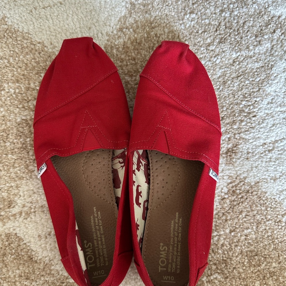 TOMS Women's Vibrant Red Canvas Loafers